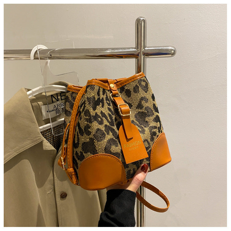 תיק צד מנומר- טייגר