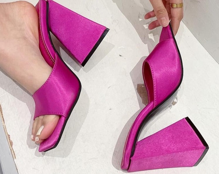 כפכפי עקב מרובע קים