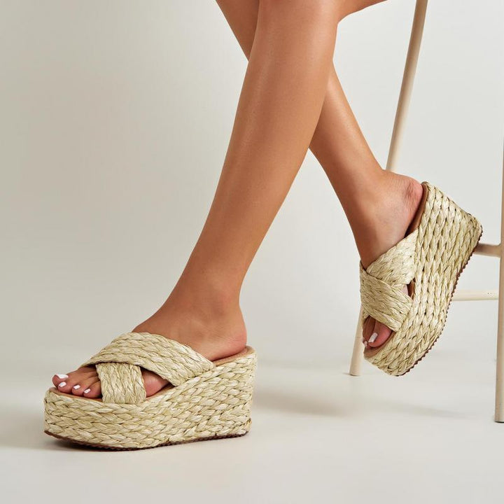 כפכף פלטפורמה בוהו- שקד