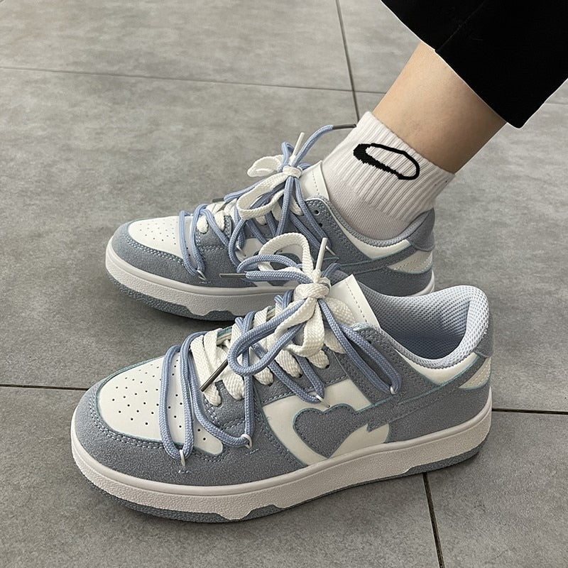 סניקרס- בלוליש