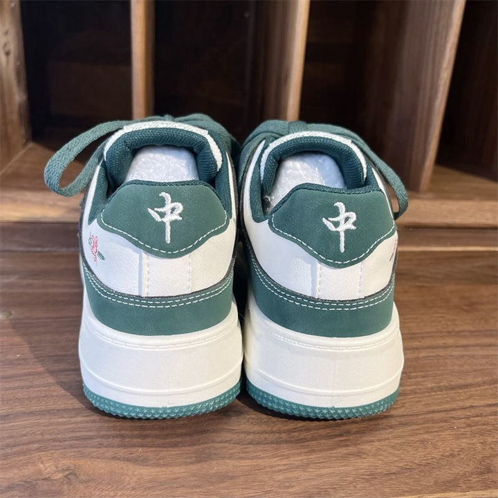 סניקרס ניקי